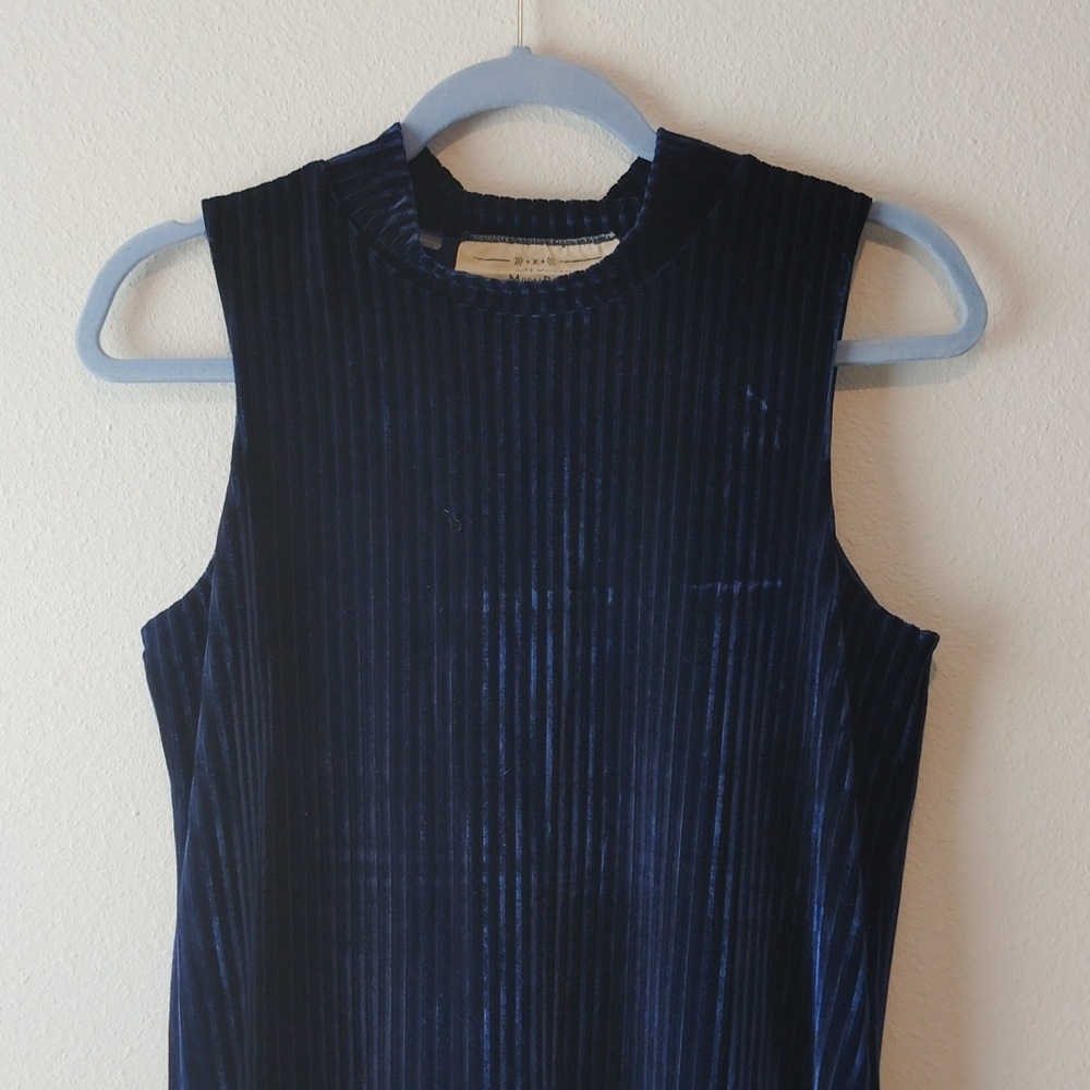 Moon Rise Velvet Sleeveless Dress - Picture 6 of 6